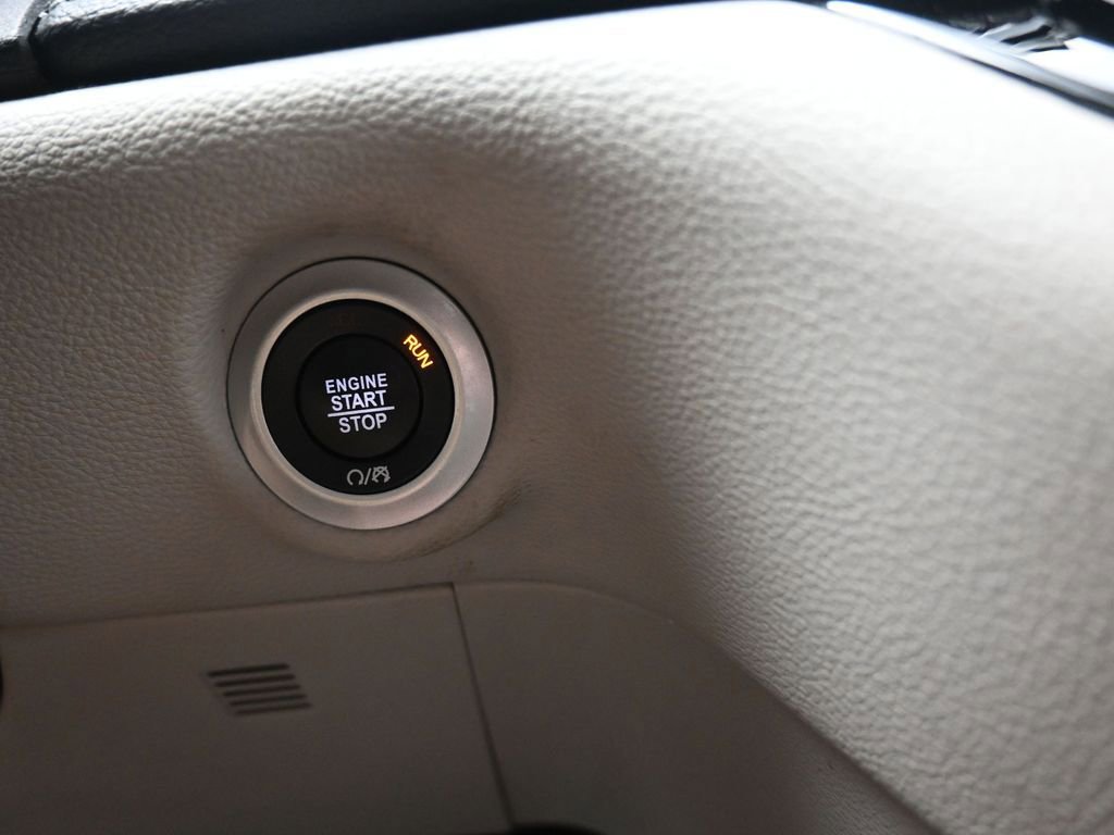 Used 2023 Chrysler Pacifica Touring-L FWD image 15