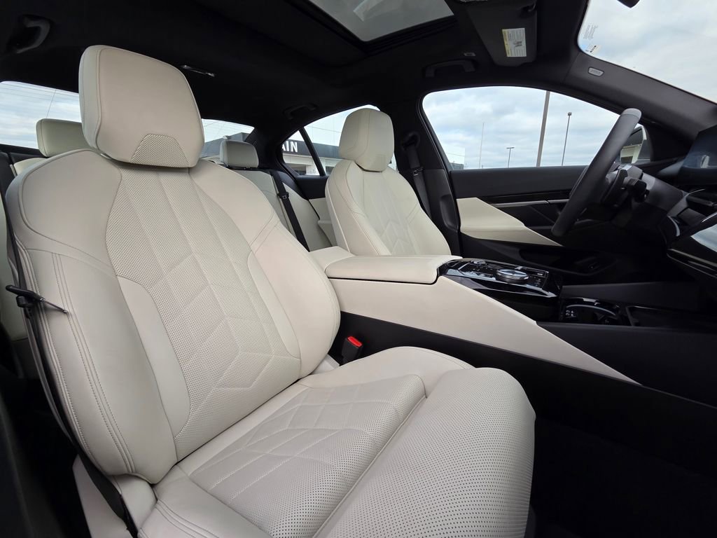 Used 2024 BMW 530i image 10