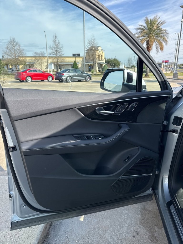 Used 2025 Audi Q7 3.0T Premium Plus w/ Premium Plus Package image 7