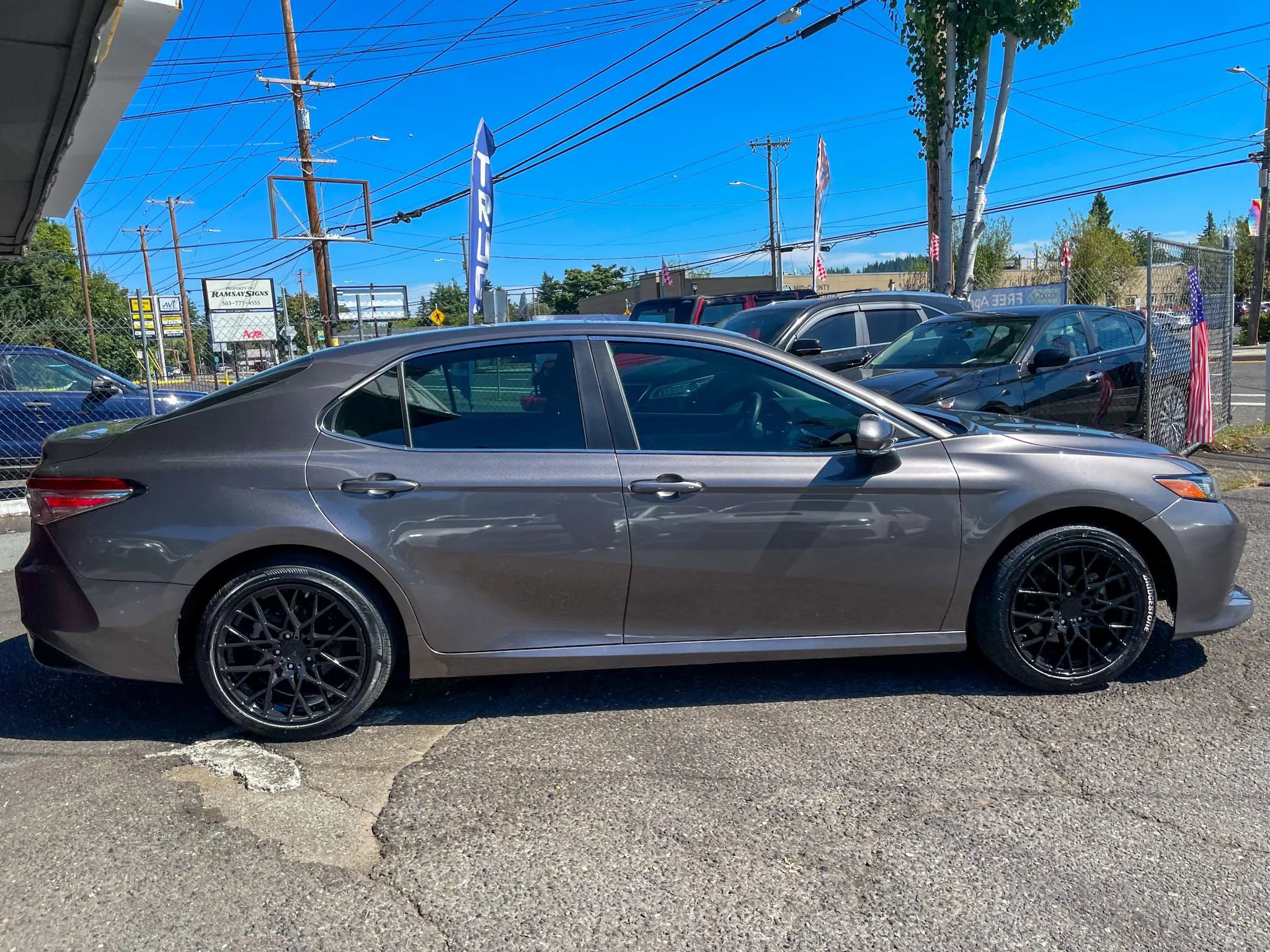 Used 2018 Toyota Camry LE image 7