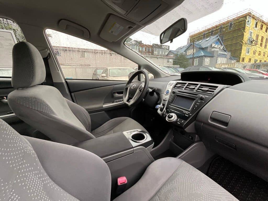 Used 2014 Toyota Prius V Three image 18