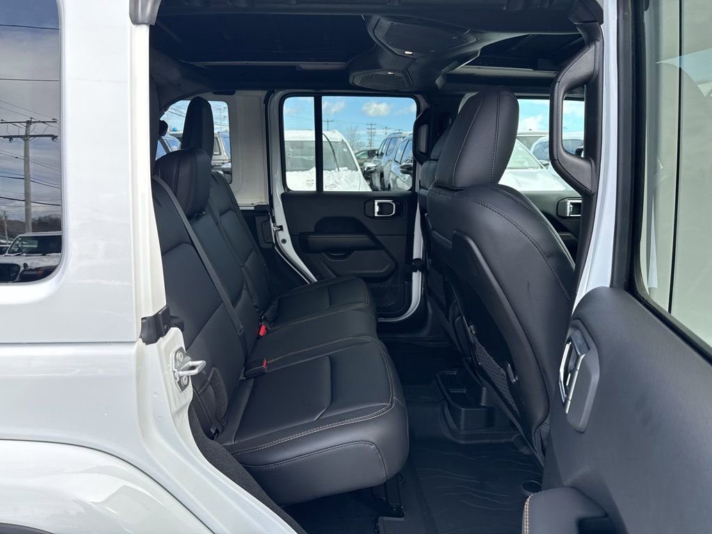 Certified 2025 Jeep Wrangler Sahara AWD/4WD image 26