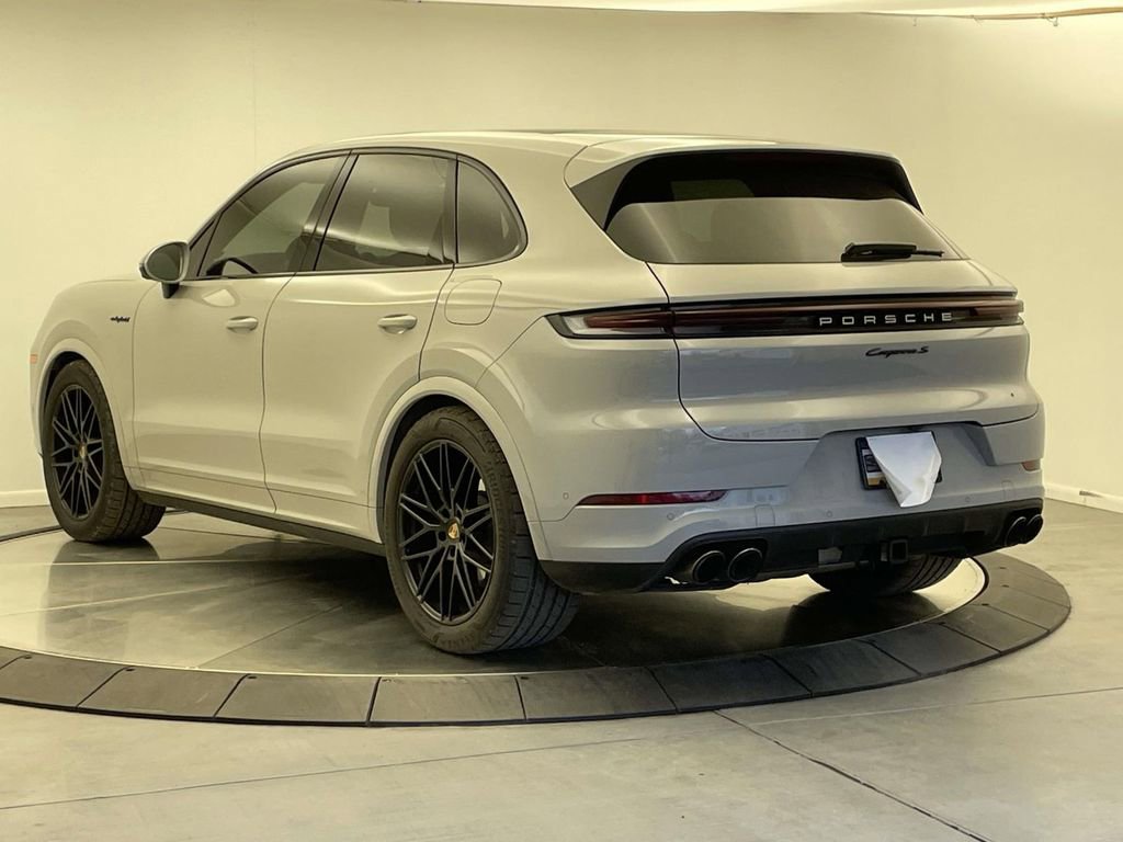 Used 2025 Porsche Cayenne S image 3