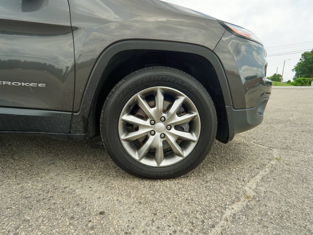 Used 2018 Jeep Cherokee Limited AWD/4WD image 13