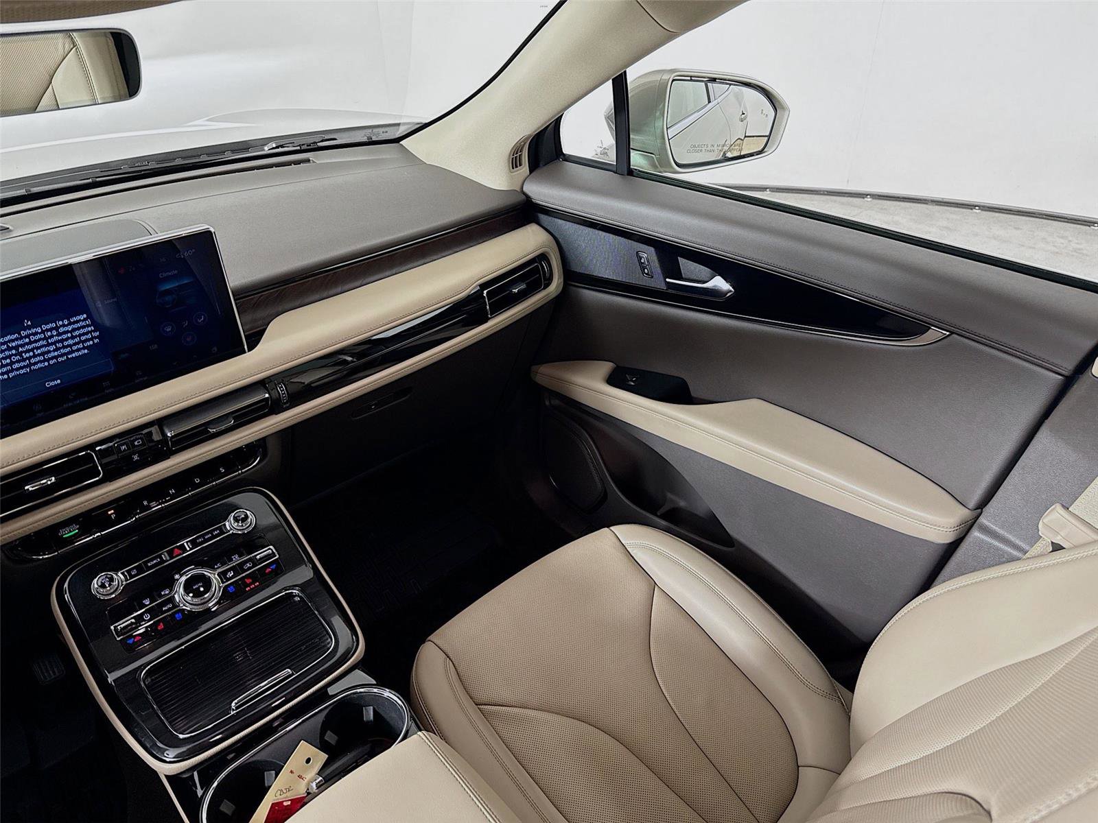 Used 2023 Lincoln Nautilus Reserve image 30