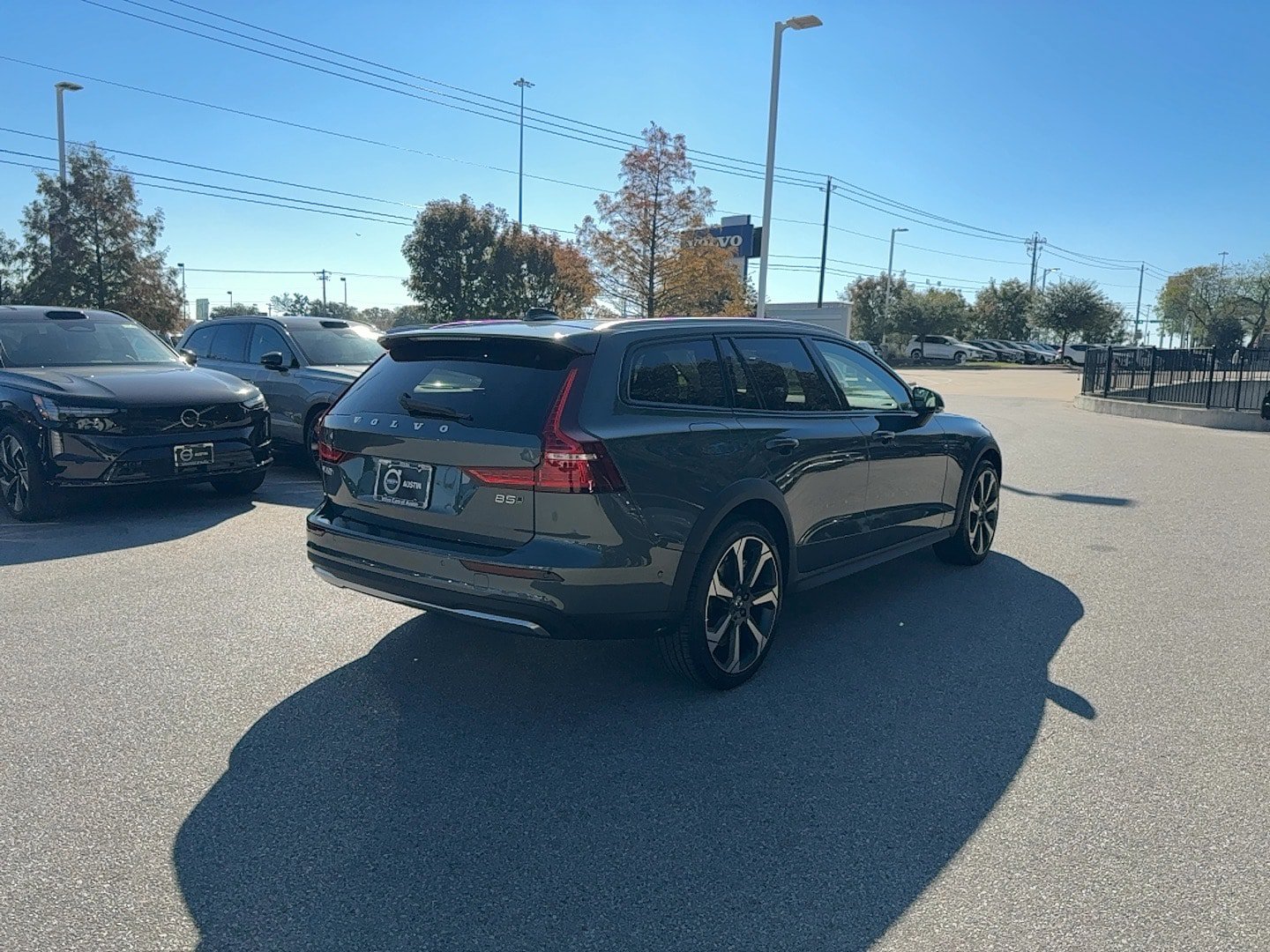 New 2026 Volvo V60 B5 Cross Country Plus w/ Climate Package AWD/4WD image 4