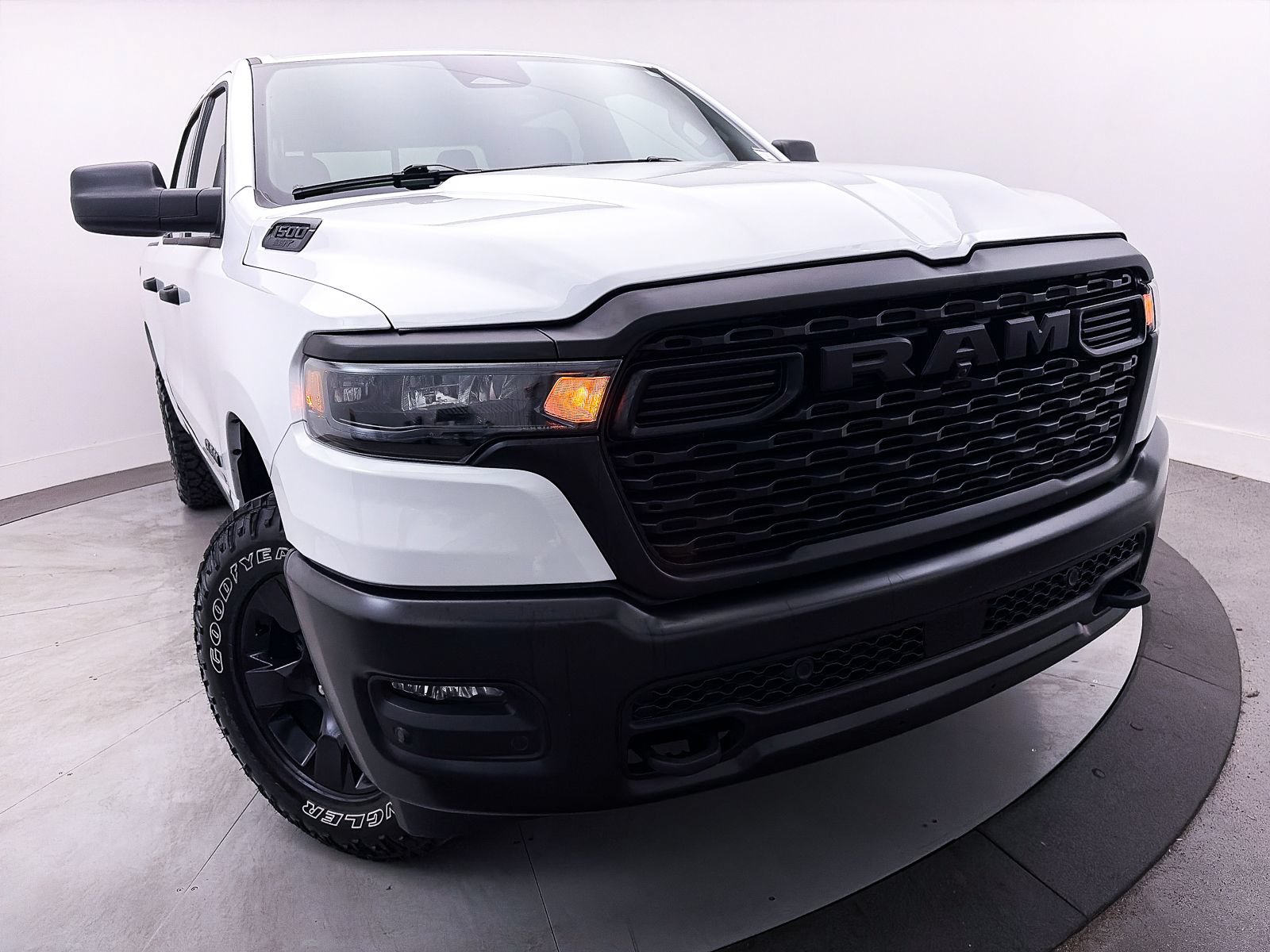 Used 2025 RAM 1500 Warlock AWD/4WD image 6