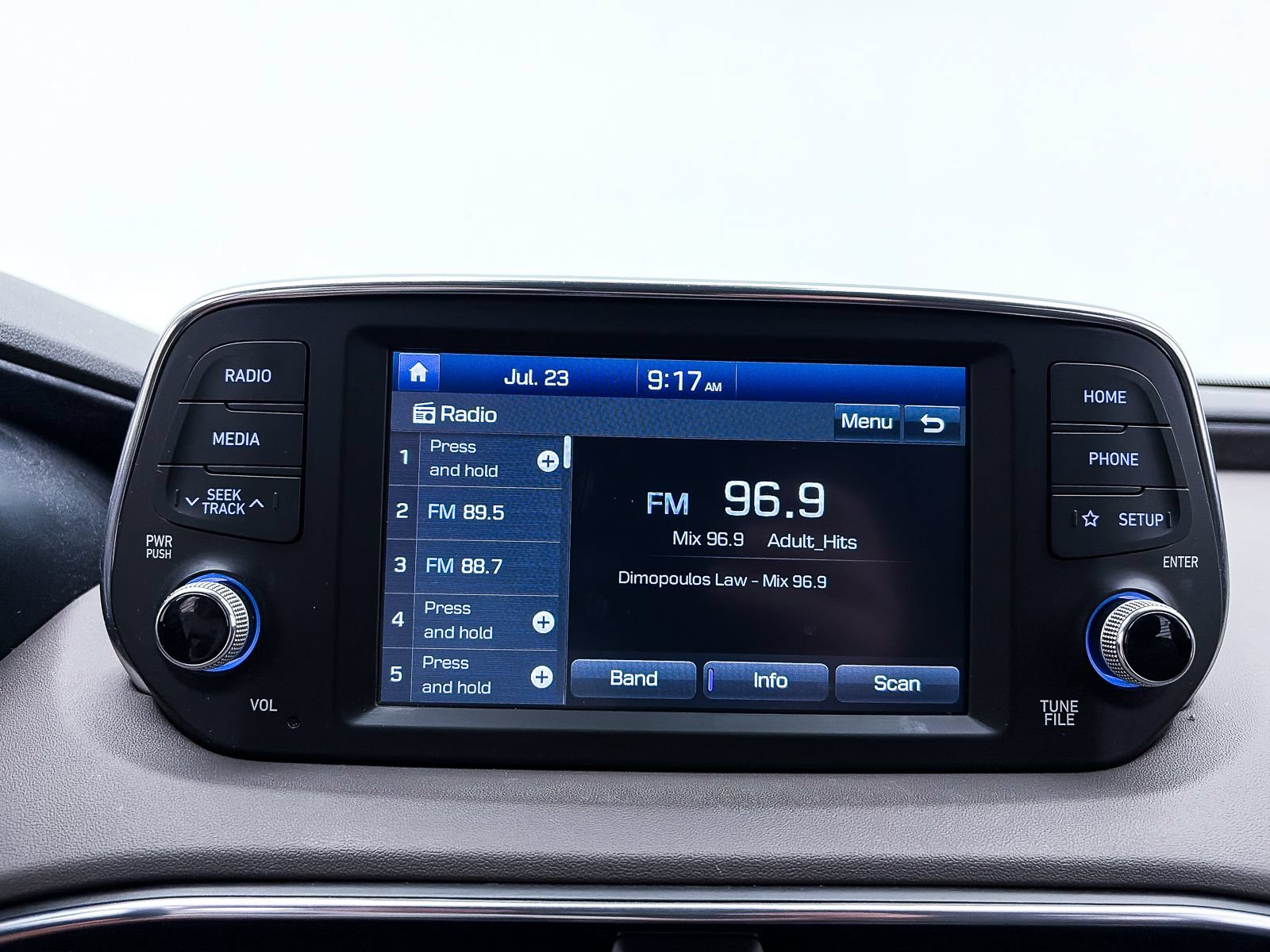 Used 2020 Hyundai Santa Fe SE FWD image 19