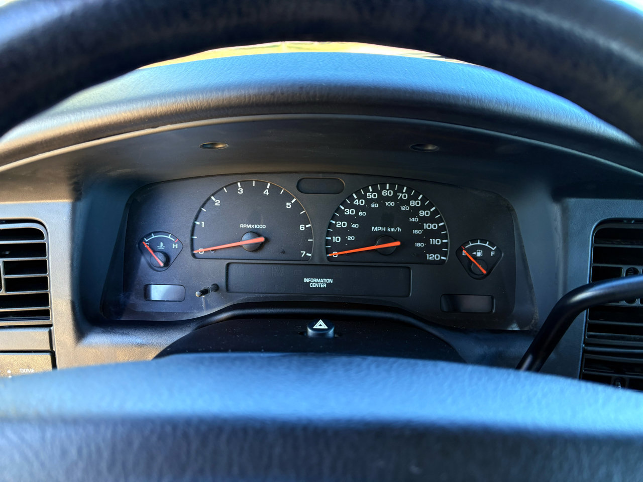 Used 2004 Dodge Dakota 2WD Club Cab w/ Tire & Handling Group image 51