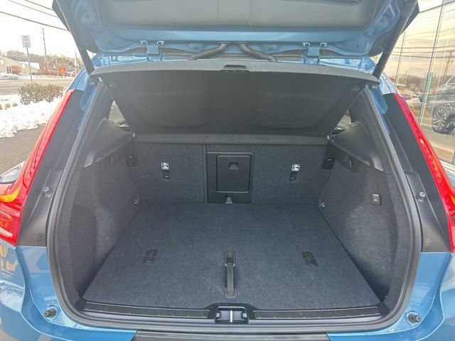 Certified 2025 Volvo XC40 B5 Plus image 11