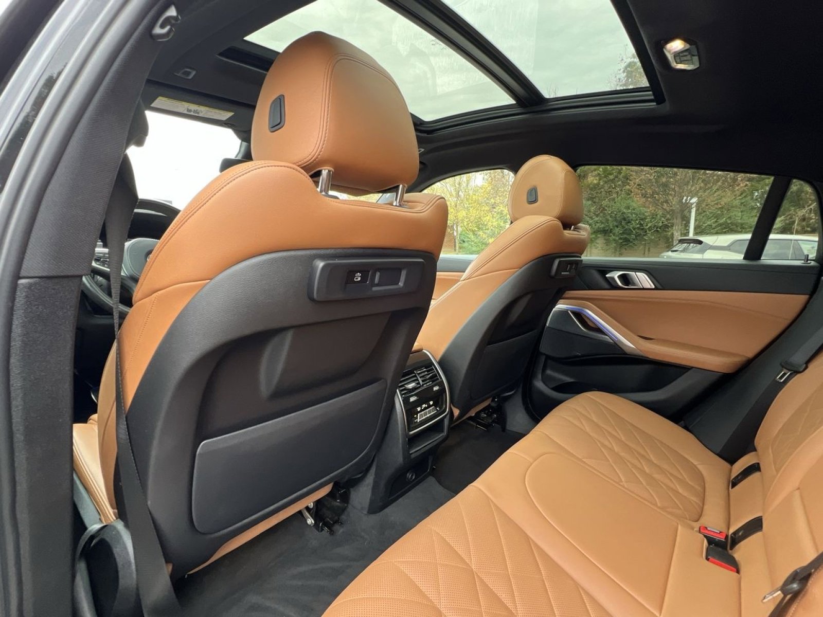 Used 2023 BMW X6 xDrive40i w/ M Sport Package image 27