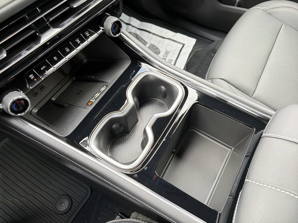 New 2026 Chevrolet Traverse LT w/ Sun and Wheel Package FWD image 15