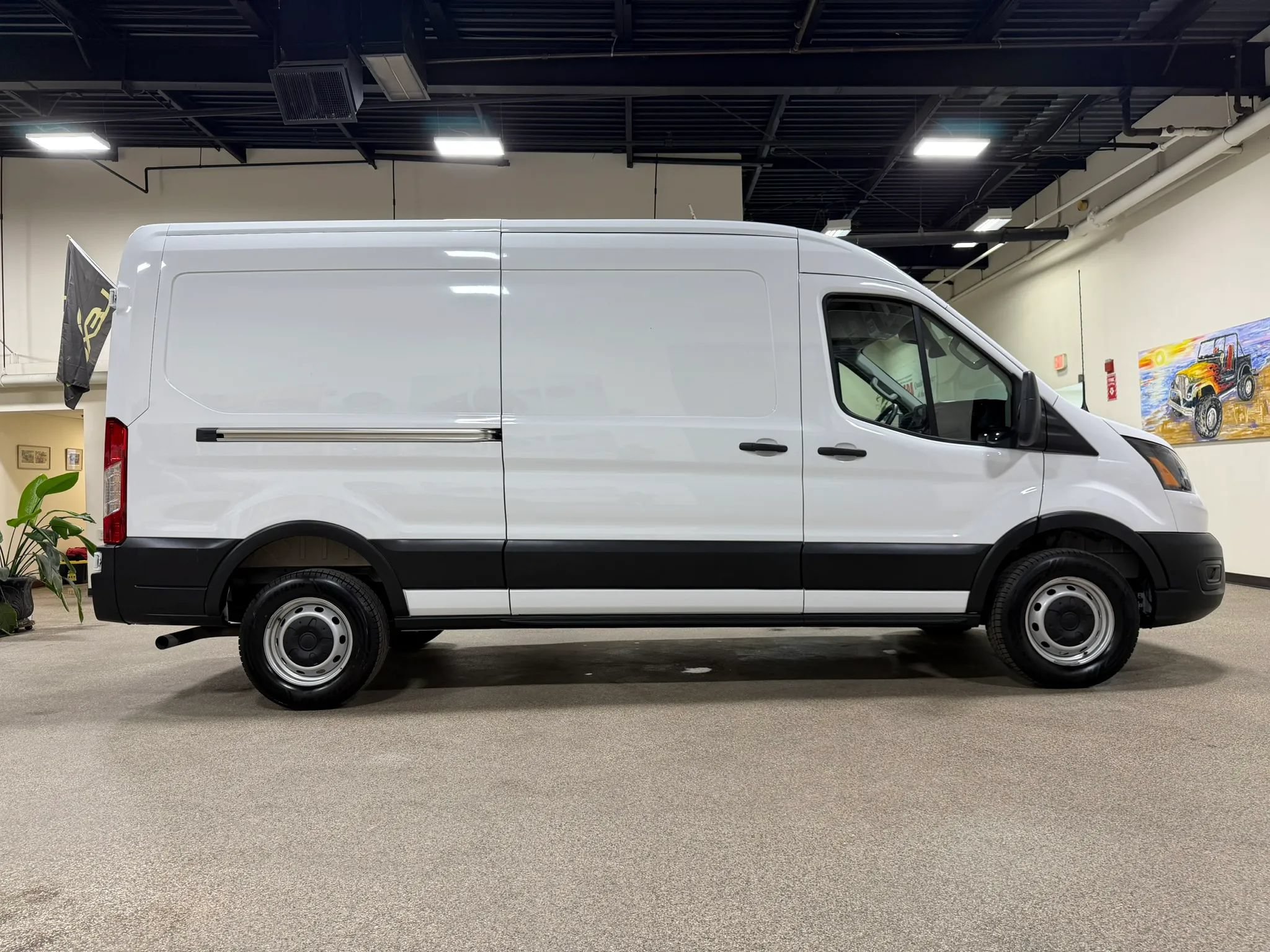 Used 2025 Ford Transit 250 148 Medium Roof RWD image 4
