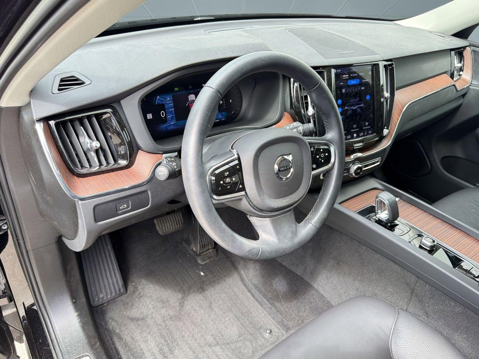 Certified 2023 Volvo XC60 B5 Plus w/ Climate Package image 4