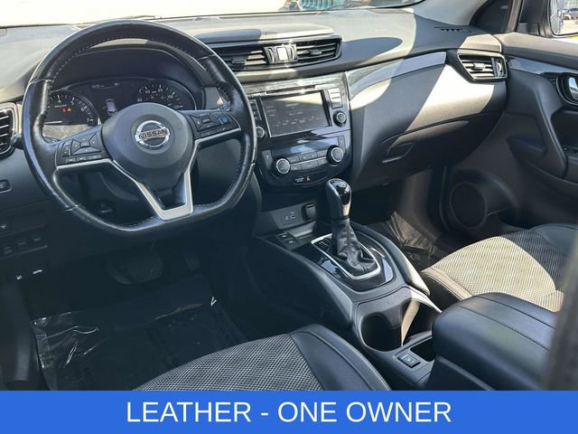 Used 2022 Nissan Rogue Sport SV w/ Technology Package image 2