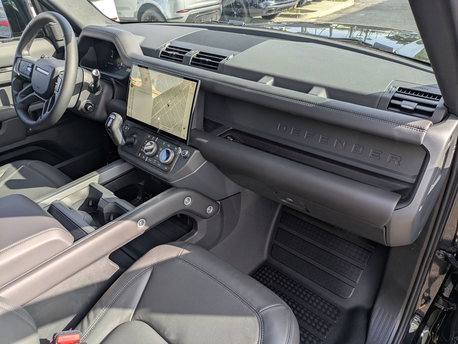 New 2026 Land Rover Defender 130 X-Dynamic SE image 27