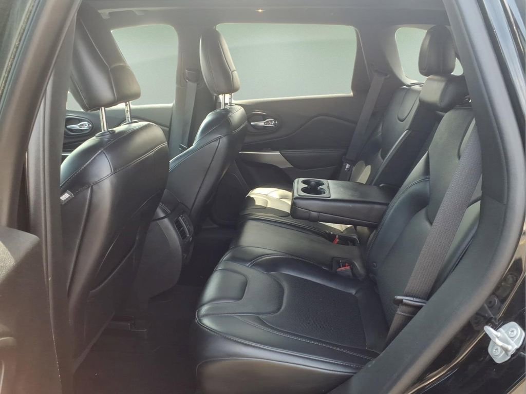 Used 2019 Jeep Cherokee High Altitude AWD/4WD image 5