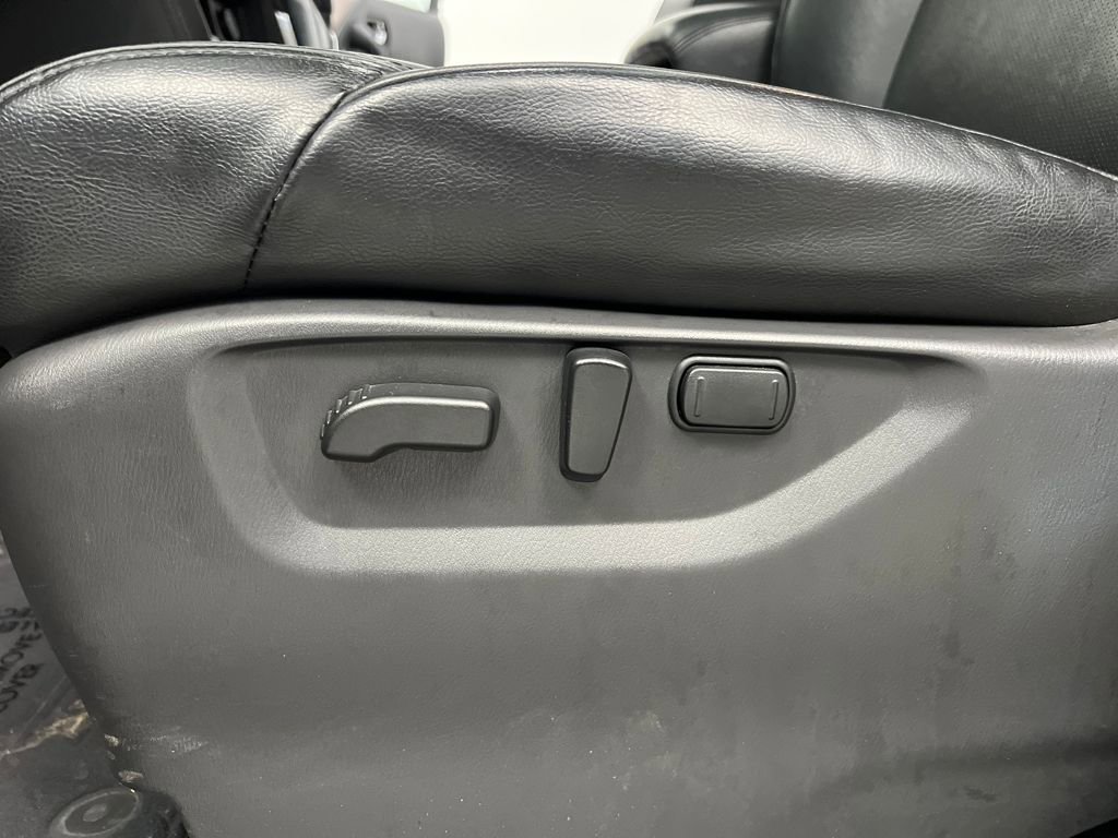 Used 2023 Nissan Armada SL w/ Captain's Chairs Package image 10