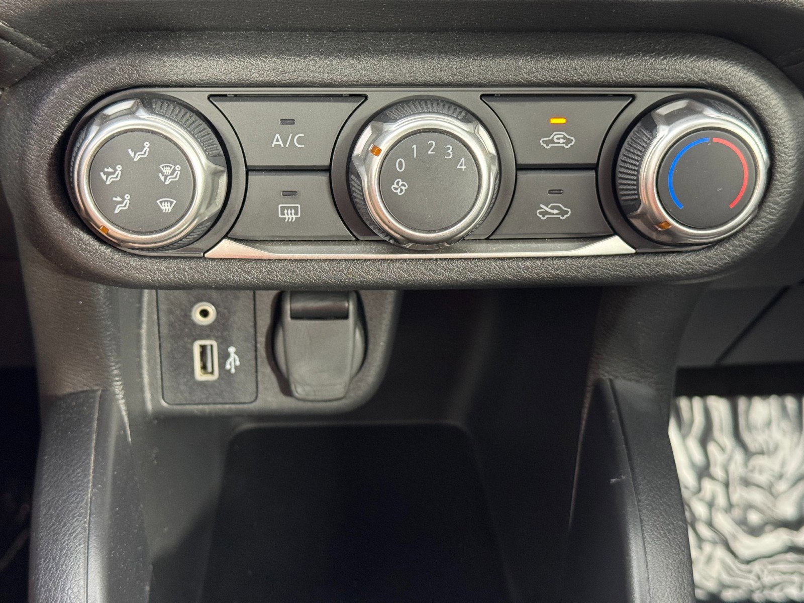 Used 2021 Nissan Versa S image 24