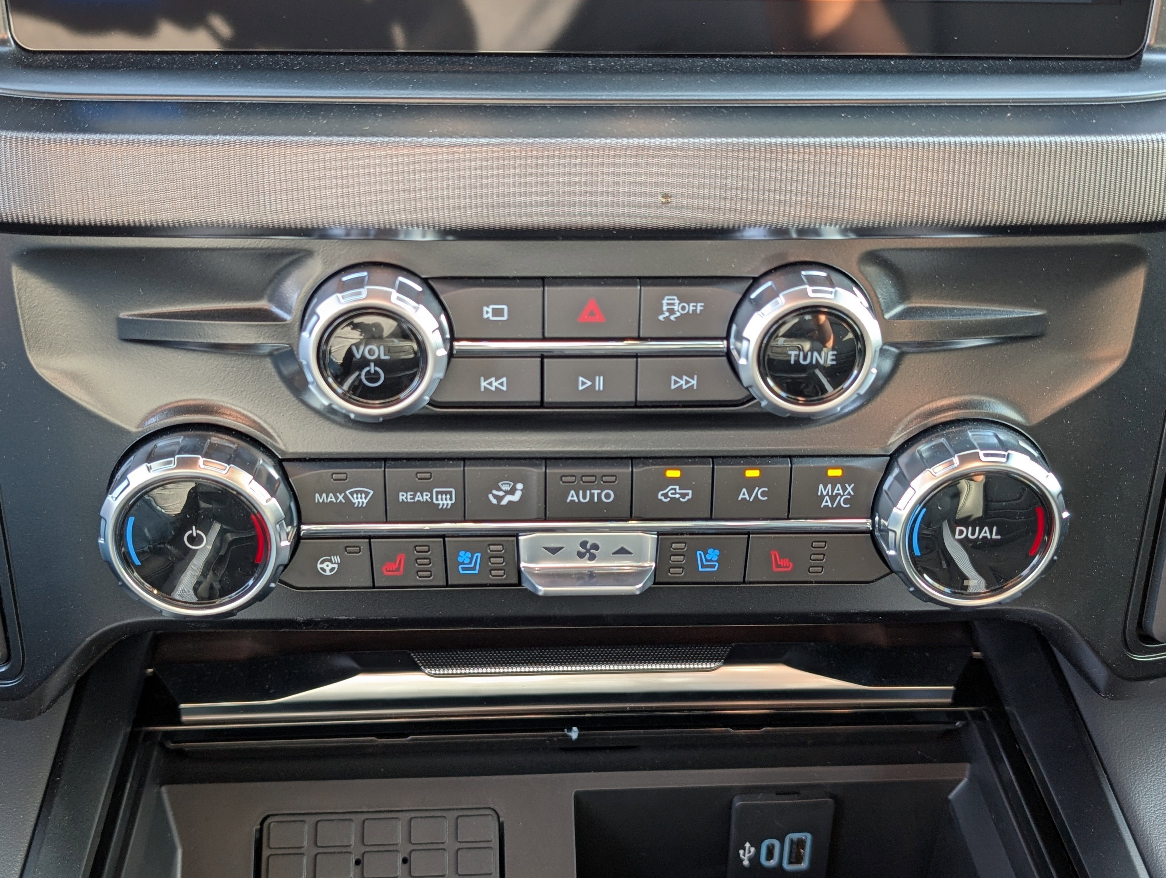 New 2026 Ford F250 Platinum w/ Tremor Off-Road Package image 30