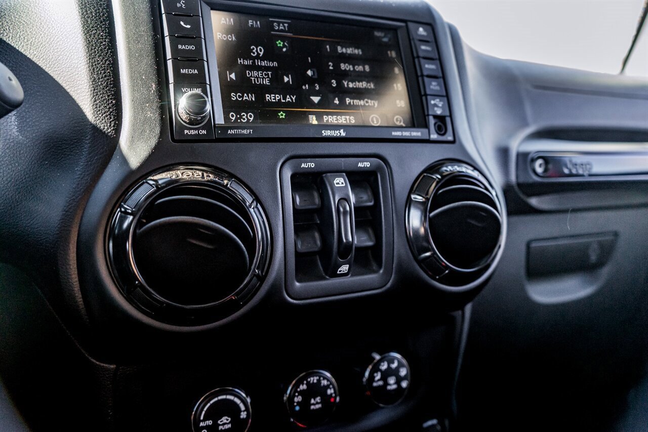 Used 2017 Jeep Wrangler Unlimited Rubicon image 26