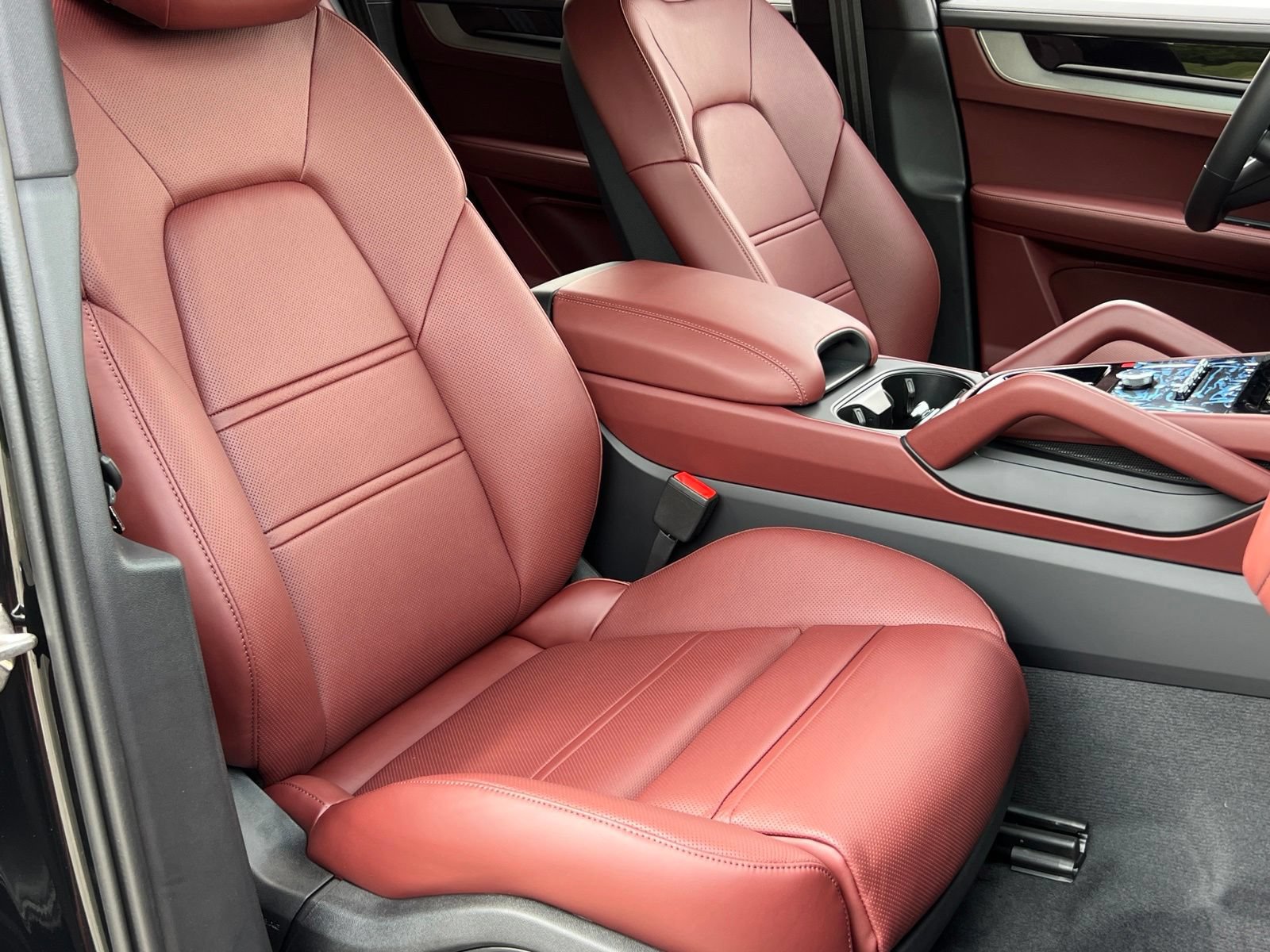 New 2026 Porsche Cayenne Coupe AWD/4WD image 37