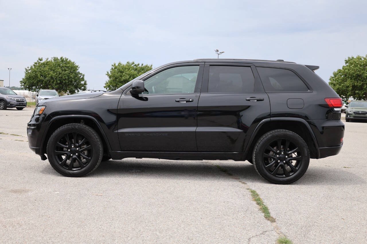 Used 2018 Jeep Grand Cherokee Altitude AWD/4WD image 8
