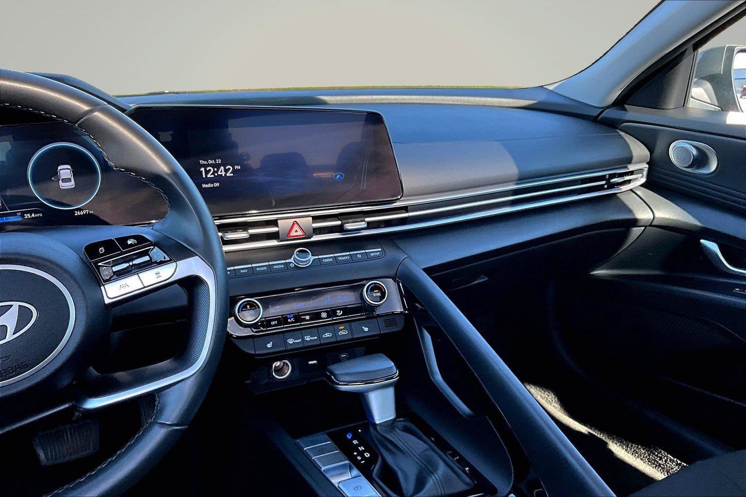 Used 2025 Hyundai Elantra SEL FWD image 7