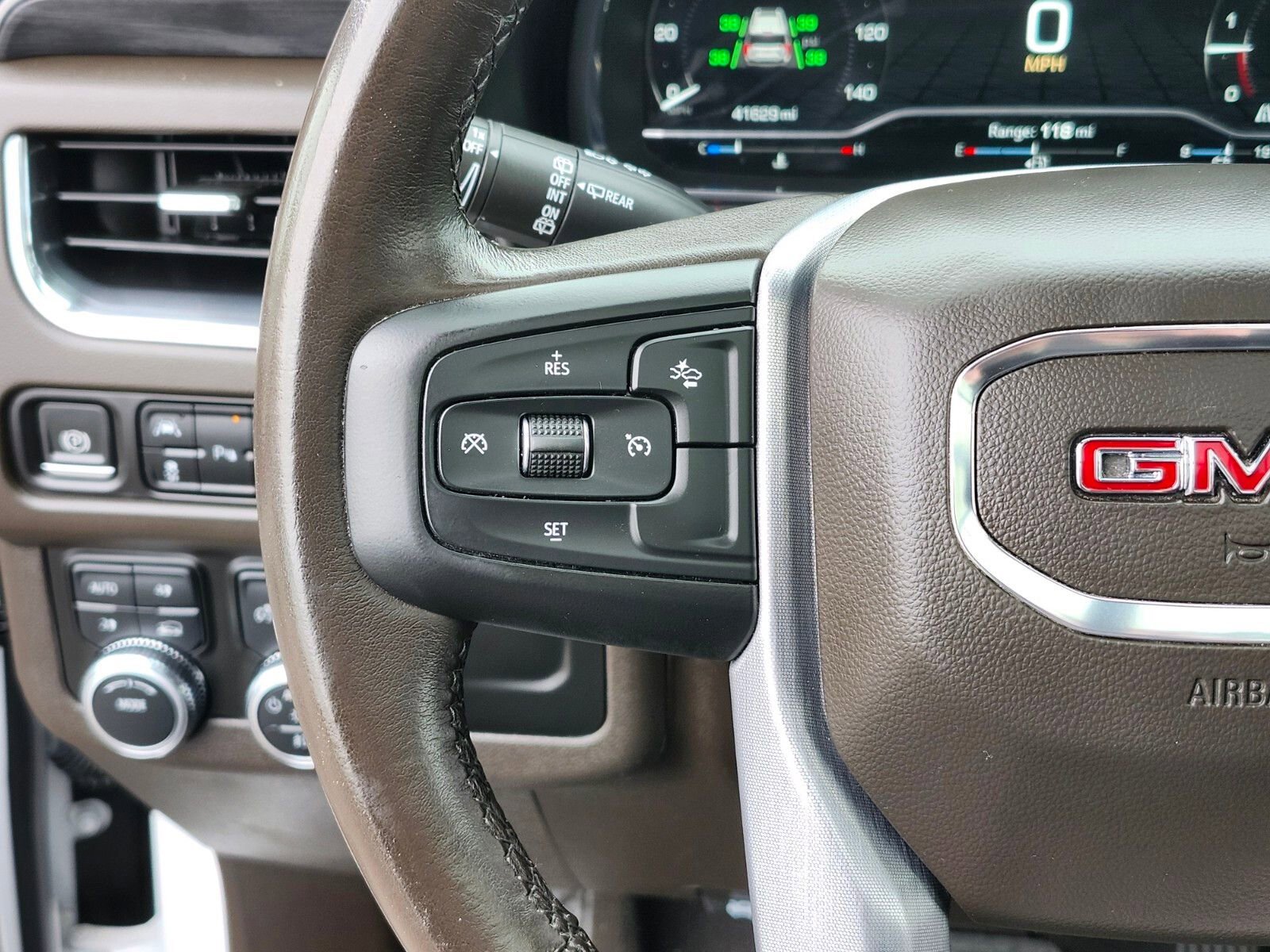 Used 2023 GMC Yukon SLT image 30