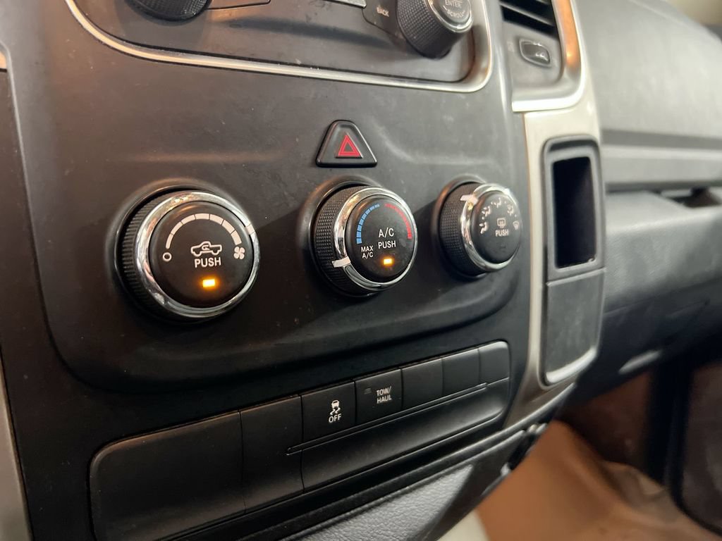 Used 2016 RAM 1500 Classic SLT AWD/4WD image 15