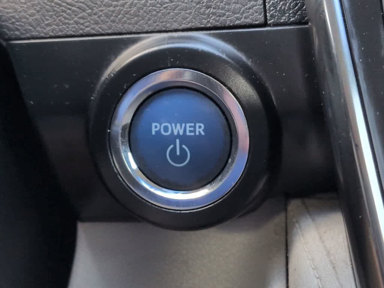 Used 2014 Toyota Camry LE FWD image 25