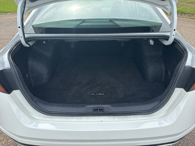 Used 2025 Nissan Altima 2.5 SV image 10