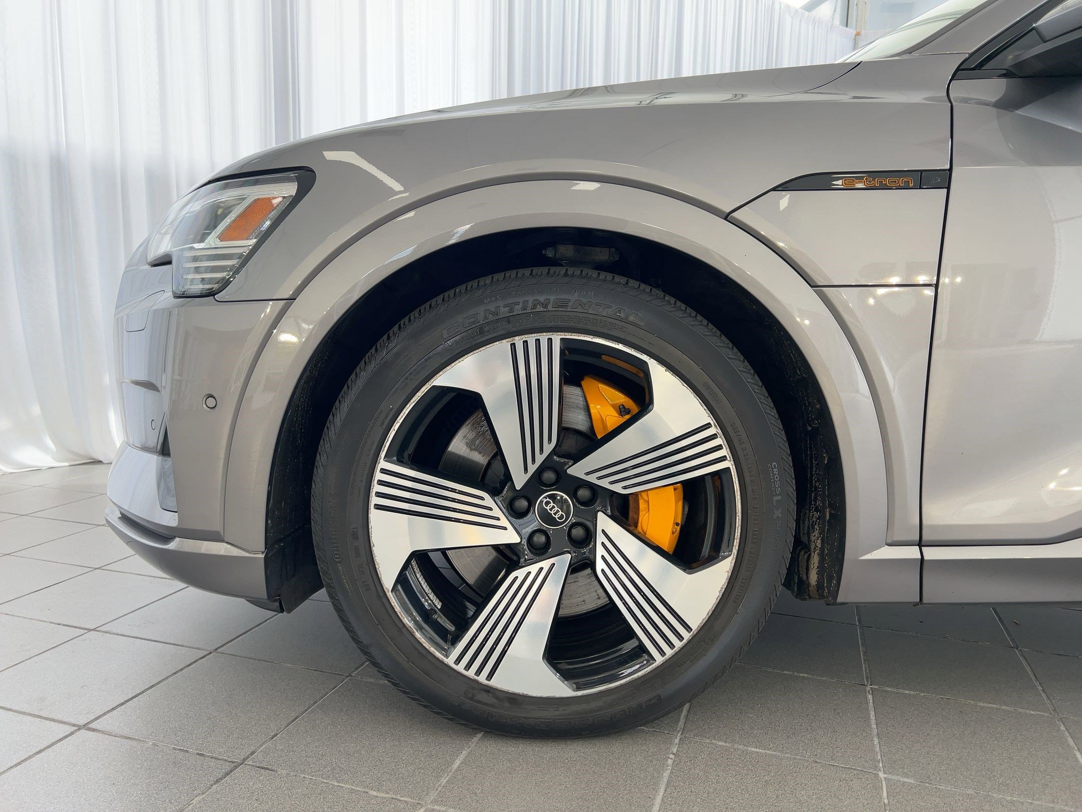 Used 2022 Audi e-tron Premium Plus w/ Premium Plus Package image 12