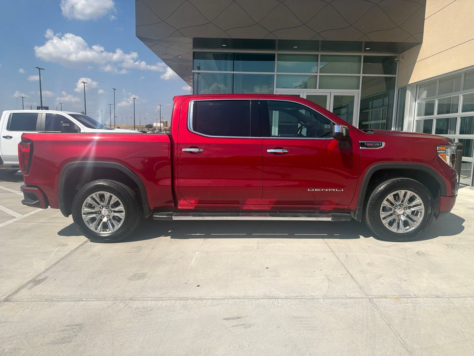 Used 2022 GMC Sierra 1500 Denali w/ Driver Alert Package II AWD/4WD image 4