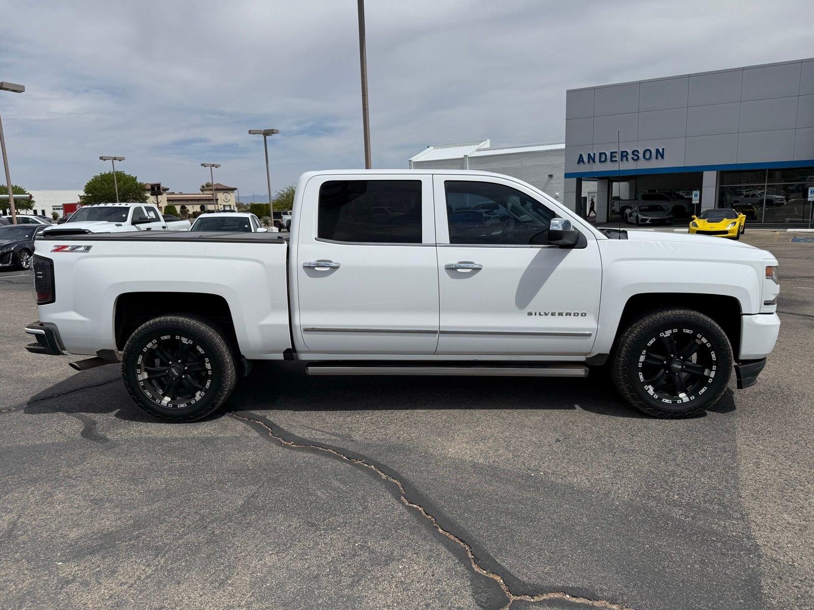 Used 2017 Chevrolet Silverado 1500 LTZ Z71 w/ LTZ Plus Package AWD/4WD image 4
