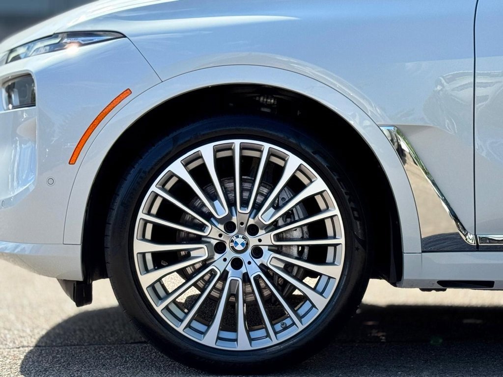 Used 2023 BMW X7 xDrive40i image 11