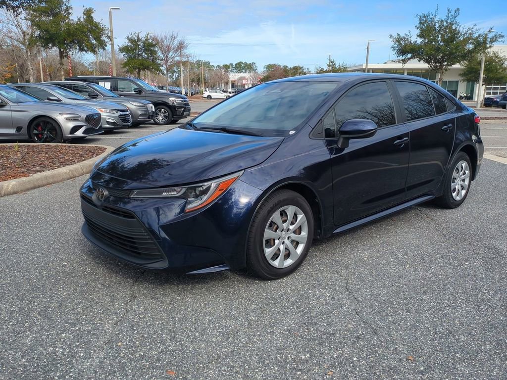 Used 2023 Toyota Corolla LE image 2