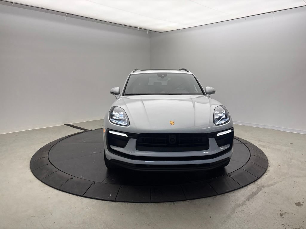 Certified 2023 Porsche Macan AWD/4WD image 8