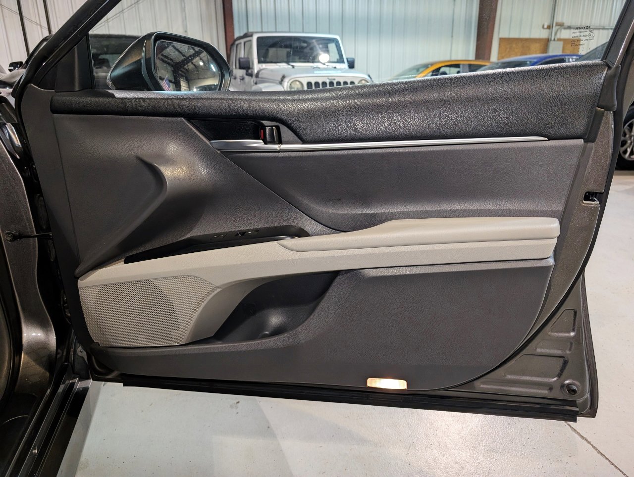 Used 2018 Toyota Camry LE image 26