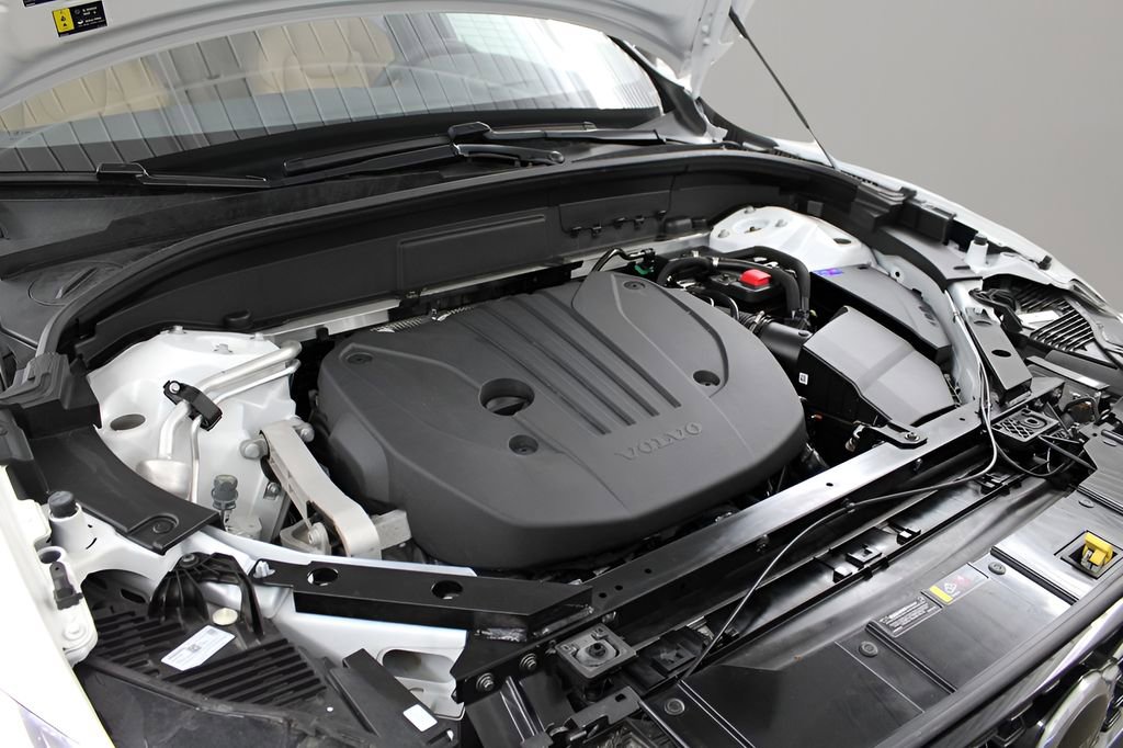 Used 2025 Volvo XC60 B5 Ultra image 42