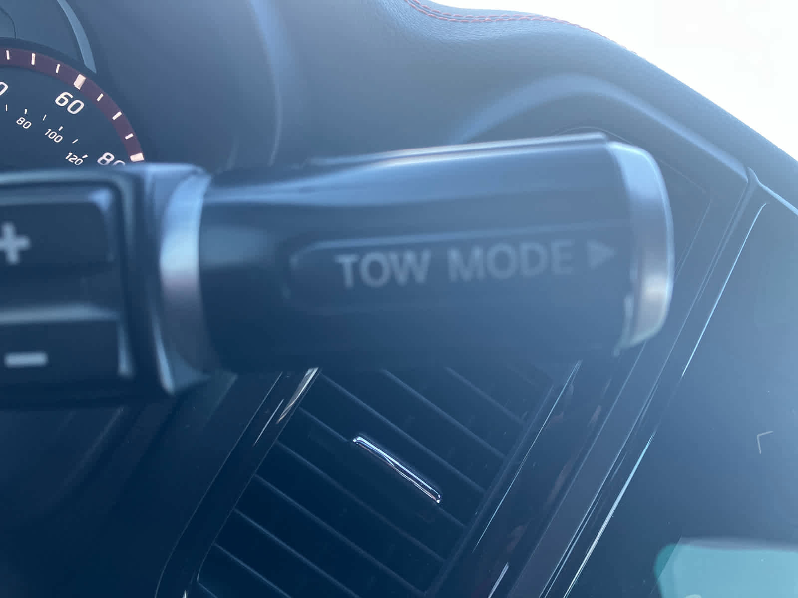 Used 2024 Nissan Titan PRO-4X w/ Pro-4x Convenience Package image 22