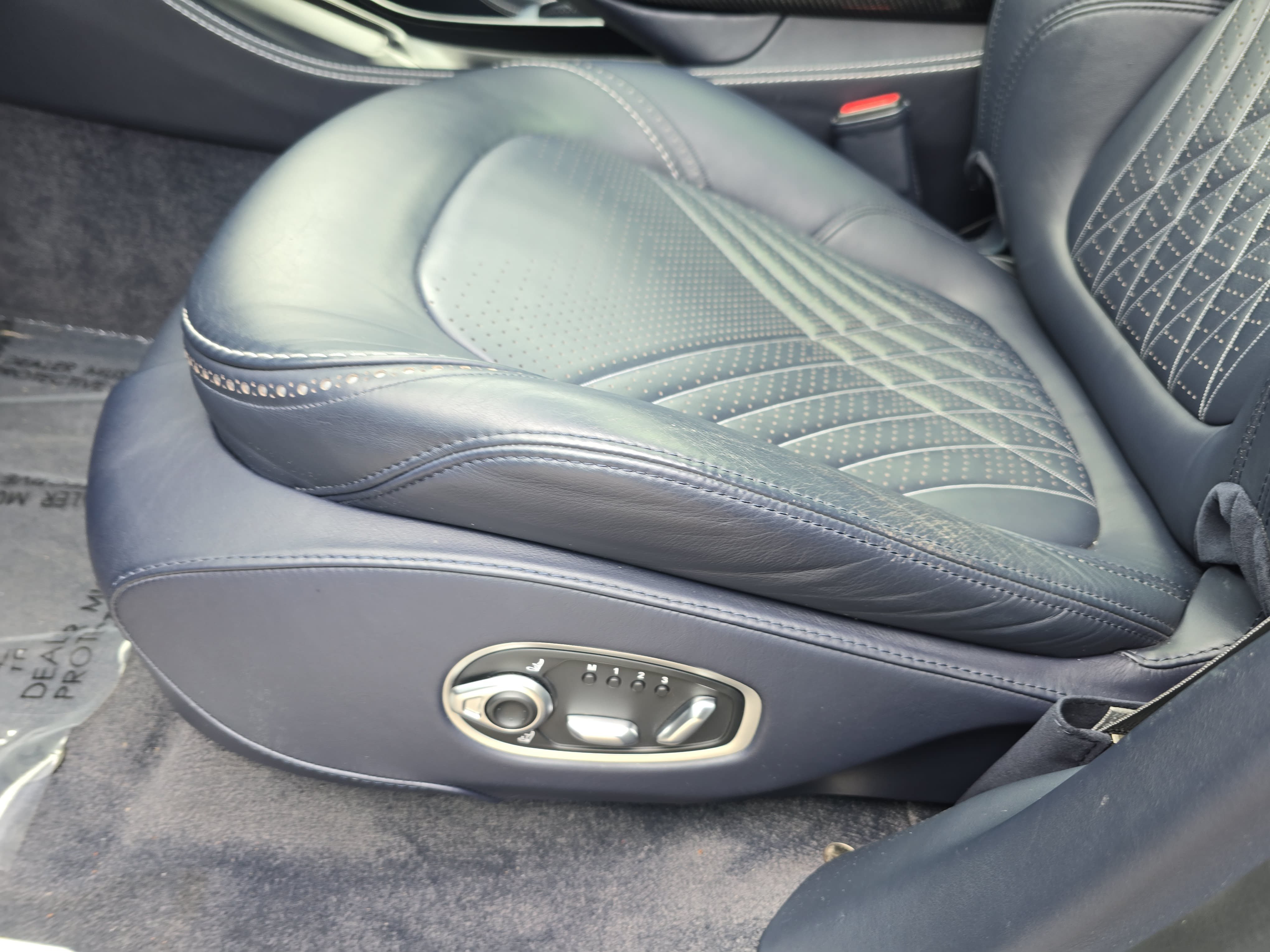 Used 2021 Aston Martin DBX AWD/4WD image 30