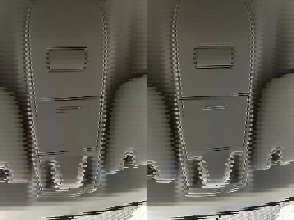 Used 2018 Dodge Grand Caravan SE w/ UConnect Hands-Free Group image 29