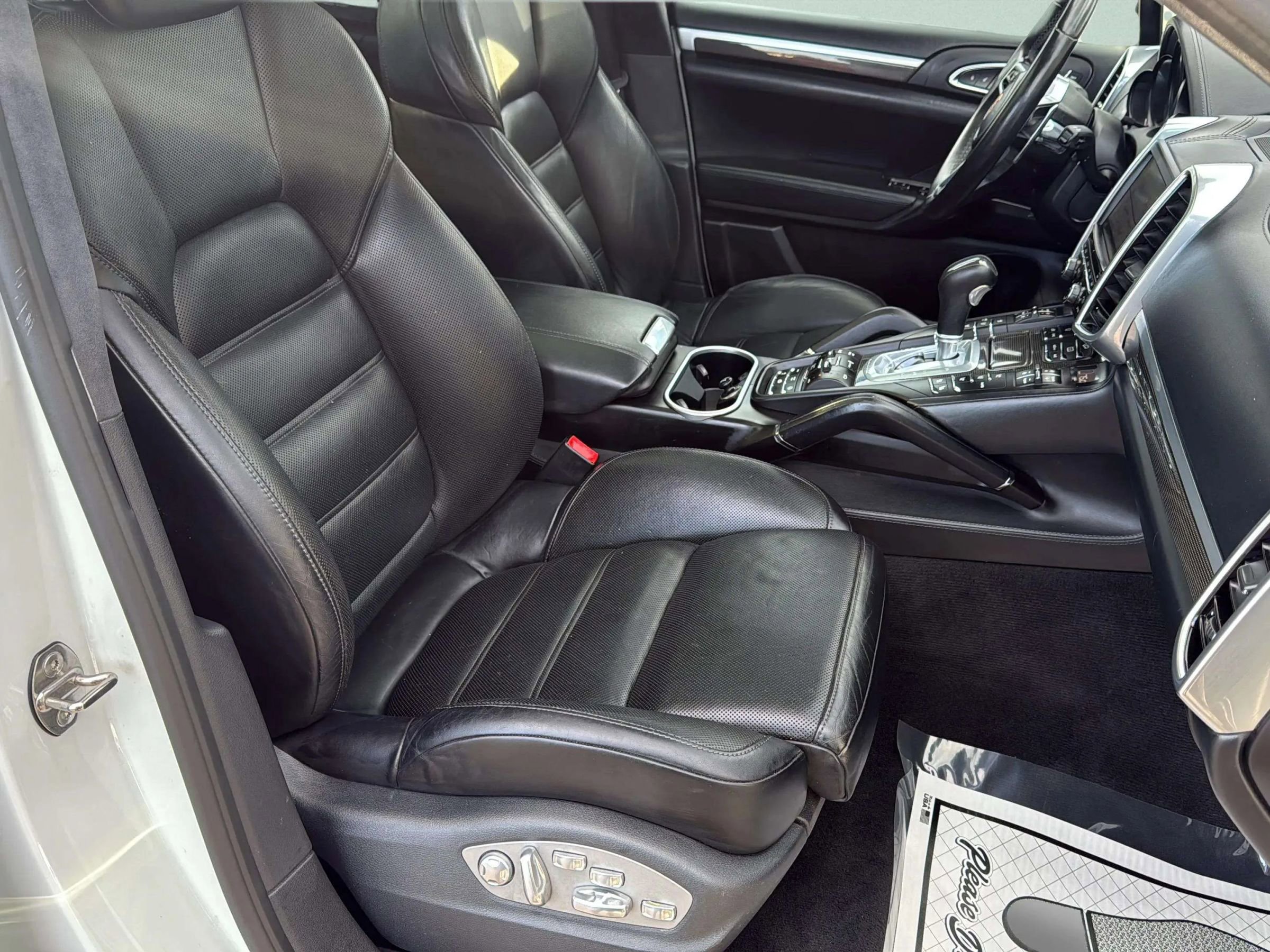 Used 2016 Porsche Cayenne GTS w/ Premium Package Plus image 18