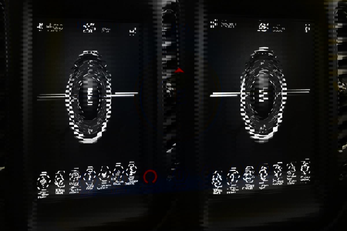 Used 2018 Jeep Compass Trailhawk w/ Safe & Security Group image 9