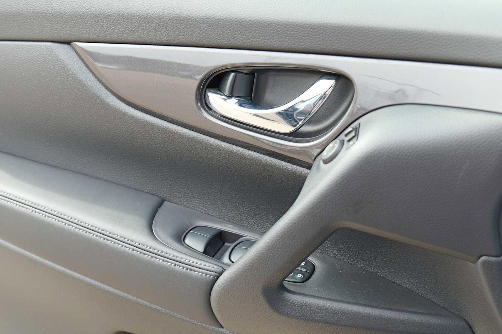 Used 2020 Nissan Rogue SV image 21