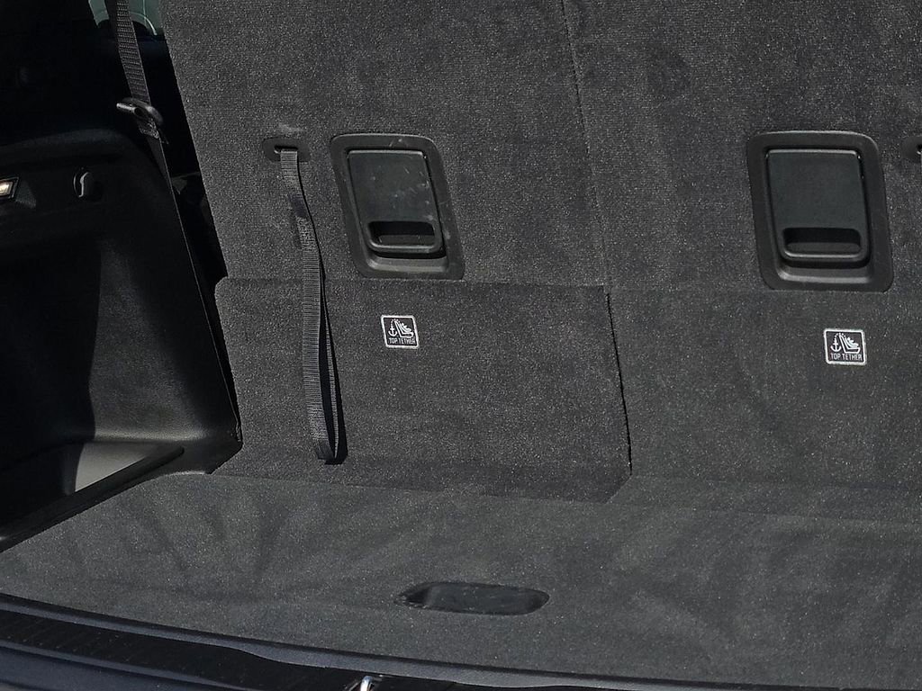 Used 2025 Jeep Grand Cherokee L Limited w/ Black Appearance Package image 8