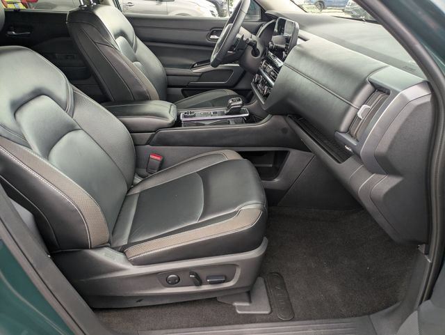 Used 2023 Nissan Pathfinder SL w/ Black Appearance Package AWD/4WD image 25