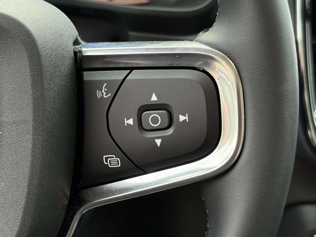 Used 2025 Volvo XC40 B5 Core w/ Protection Package Premier AWD/4WD image 15