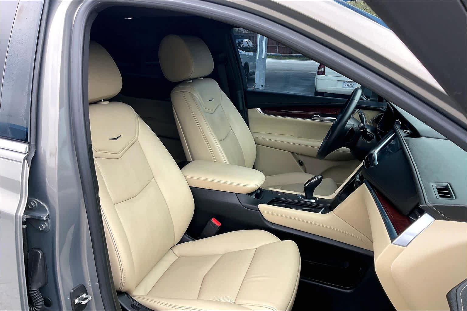 Used 2018 Cadillac XT5 Luxury FWD image 8
